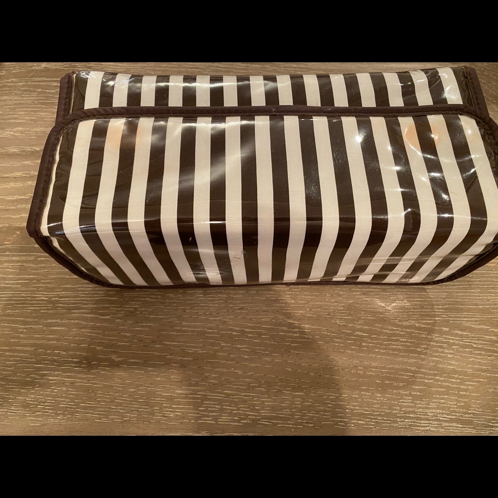 Henri Bendel Rectangular magnetic makeup bag